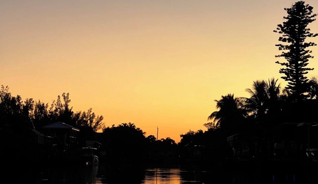 Waterfront Direct Gulf Access Retreat Private Dock Kayaks Fishing Paradise in Bokeelia