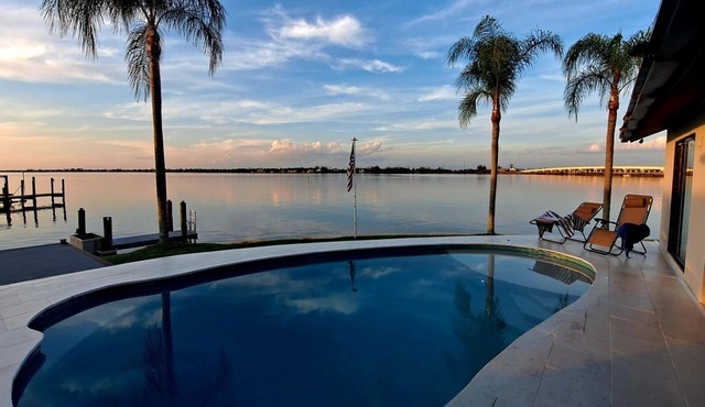 Waterfront Dream Hideaway
