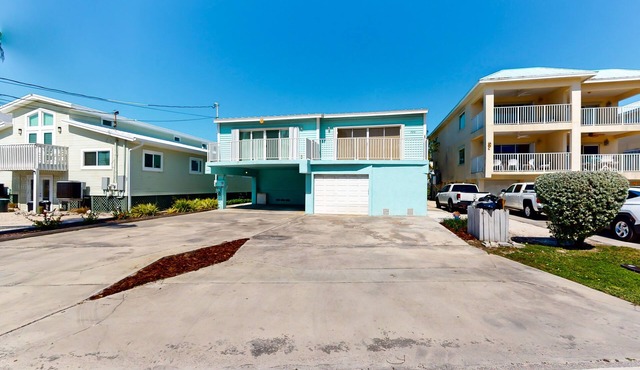 Waterfront duplex with canal access & Cabana Club pool membership
