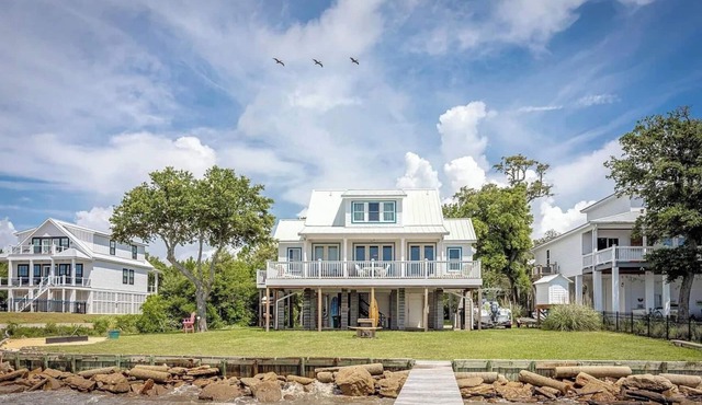 Waterfront Gulf 3 BR Home Ocean Springs MS - Sleeps 7 - Coastlines & Sunsets