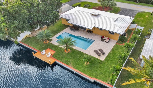 Waterfront Heated Pool(Complimentary), Jacuzzi, Pier, 2mi to Beach