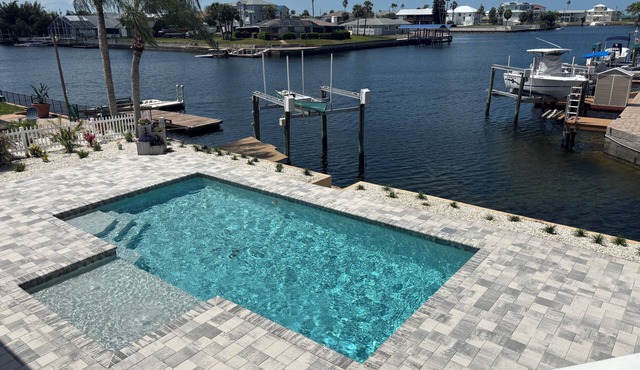 Waterfront home & beautiful heated pool in Hernando Beach