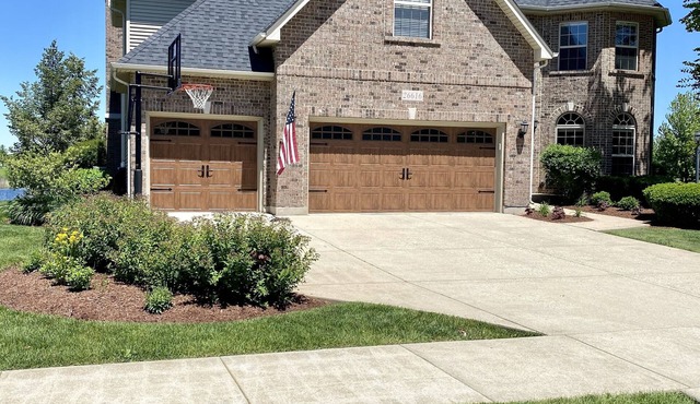 WATERFRONT LUXURY HOME WILL FEEL LIKE A RESORT FOR 12 or More in Plainfield