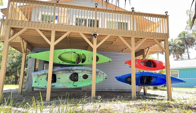 Waterfront Paradise w Manatees Fishing Kayaks in the Backyard! Newly Renovated