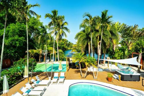 Waterfront Pickleball, Hot Tb, Cinema, Sauna, Pool in West Palm Beach