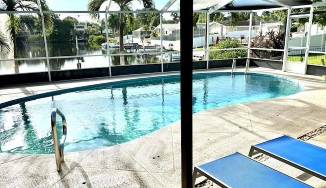 Waterfront Pool Home - 12PPL 4BR in Clearwater