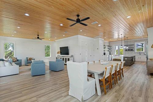 Waterfront Pool Rooftop Deck - The White Lotus in Santa Rosa Beach