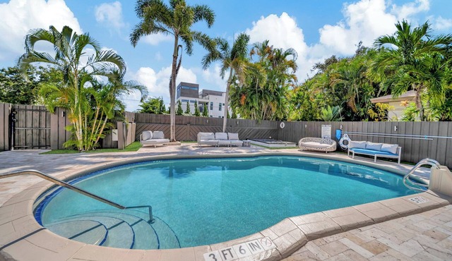 Waterfront Retreat Studio #5🌴 20-Min Walk to the Beach Summer Deals!