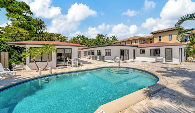 Waterfront Retreat Studio #2🌴 20-Min Walk to the Beach Summer Deals!