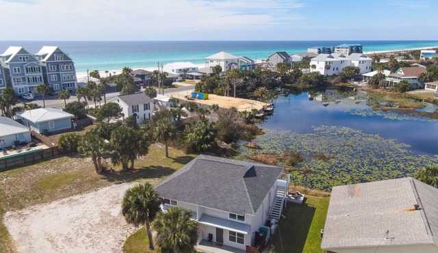 Waterfront Secret 2 - Walk to Beach, Pet Friendly, Sleeps 10