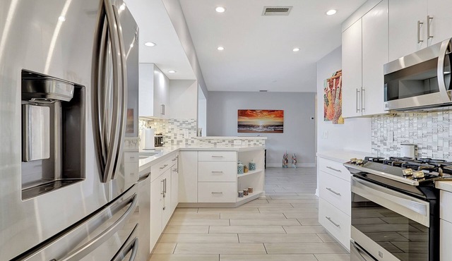 Waterfront Villa – Gorgeous 4 BDR w/Private Pool and Dock, Close to Beach!