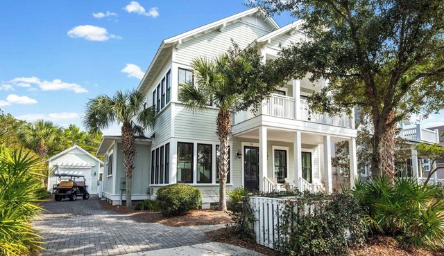 Watersound 4BR w/Heated Pool, Golf Carts & Bikes - Sleeps 12