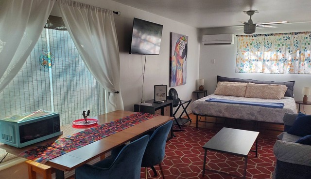 Welcome to Parrot Perch. Large & Comfortable Studio