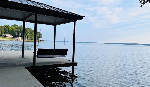 Wheeler Lake Retreat with private dock in Athens