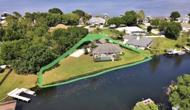 Wonderful private Lake house by the canal of lake Arietta