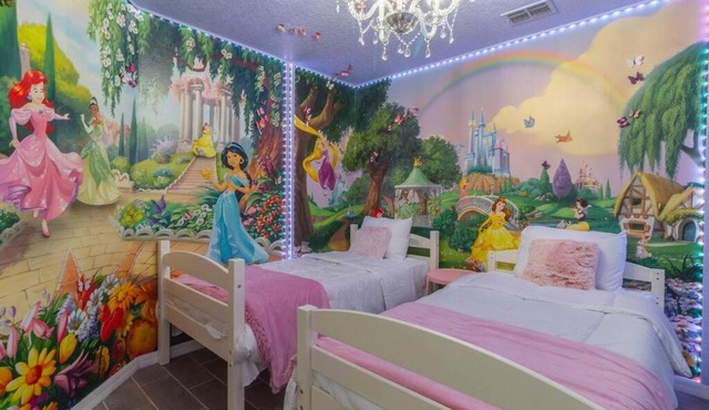 Wow! Gorgeous 4bed Disney themed and private pool in Davenport