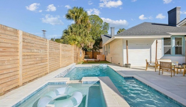 Wright Street Royale- NEW Downtown with Pool!