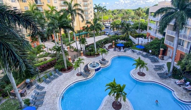Wyndham Palm-Aire- 2br-Pool, Mini Golf, & Beach Shuttle!