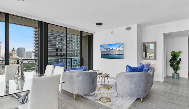 X Lounge II-Highline Corner Residence in Miami