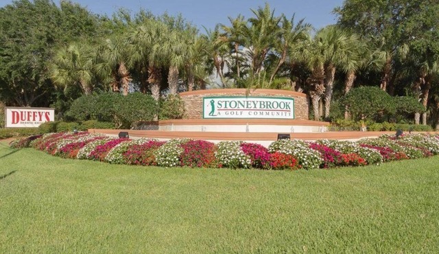 Your HOME away from HOME 2 bedroom 2 bathroom in the Stoneybrook Golf Community