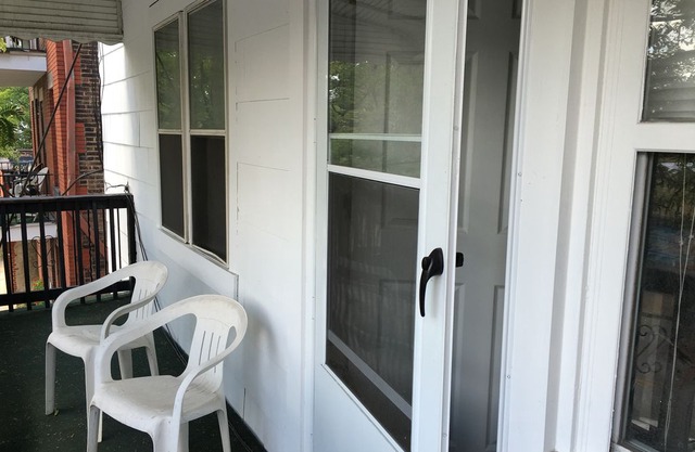 Charming private 2 bedroom apt in the heart of little Italy with balcony in Cleveland