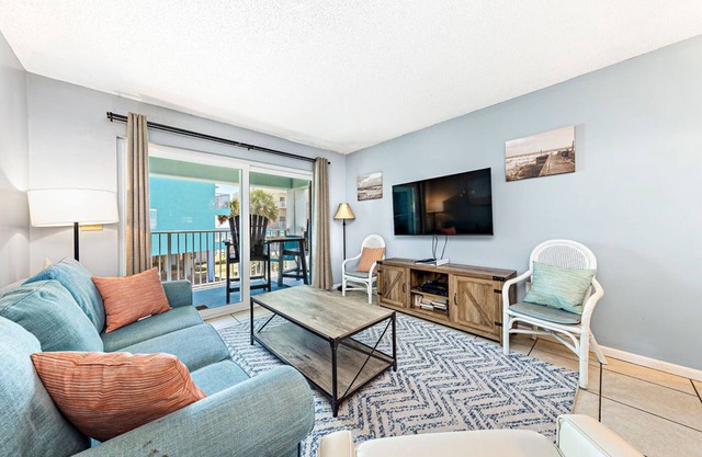 Fantastic Rates! BOOK NOW AND SAVE!*RENOVATED NEW BEDS with POOL* 2BR/1BA*