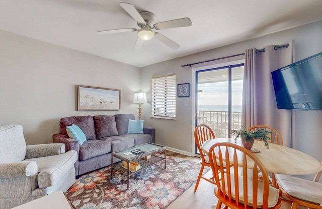 Gulf-front condo on the beach with panoramic beach views & pool access