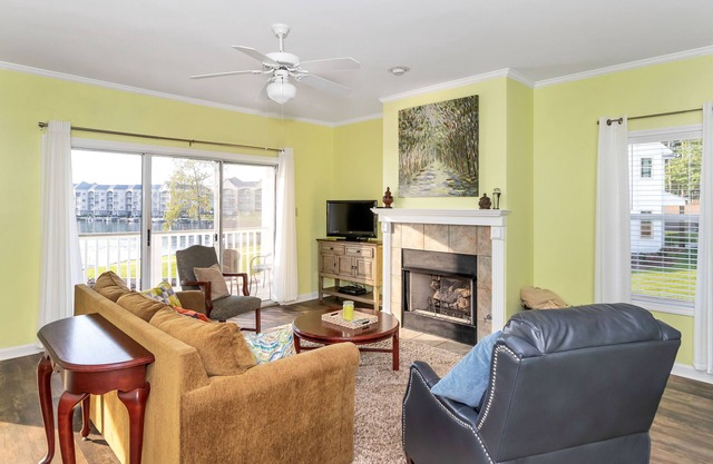 Lakes & Land at Sunset Point! Gorgeous views, Pool, Beach