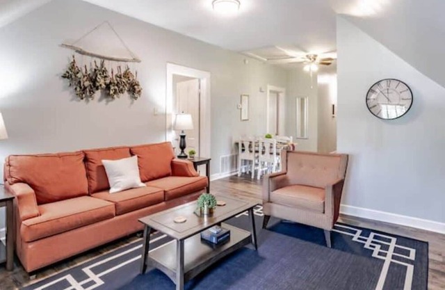 Mins from Downtown & Dining, Dauphin Darling 3 & 4