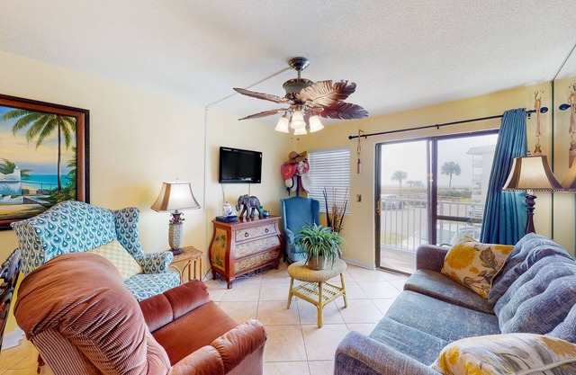 Oceanfront Condo at Plantation East - Shared Pools, Hot Tubs, Tennis, AC & WiFi