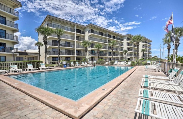 Ormond Beach Condo w/Balcony & Views in Ormond Beach
