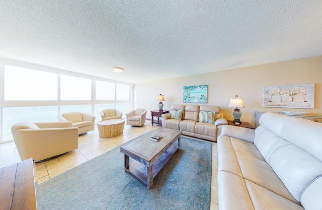 Penthouse condo with panoramic views, outdoor pool, & sundeck