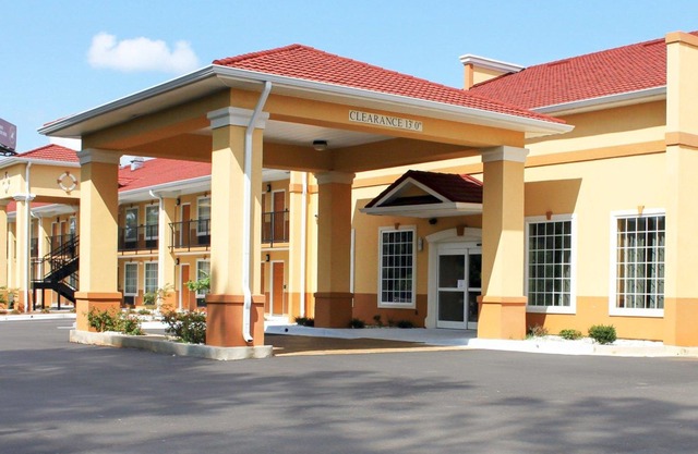 Quality Inn & Suites Greenville I-65