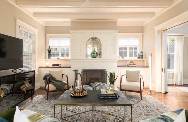 Red Door Retreat-Whole House-Executive- Luxury