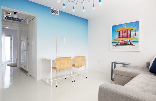 Sonder | Collins Ave | Pristine 1BR + Outdoor Pool
