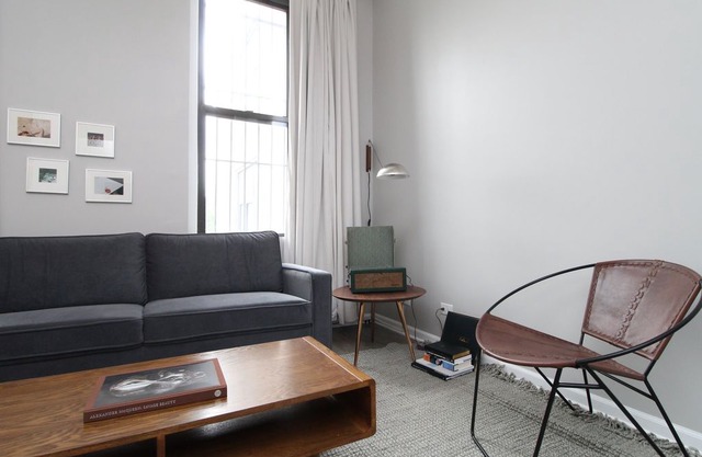 Steps to Shops, Eats | Open Loft w/ W&D | Zencity in Chicago