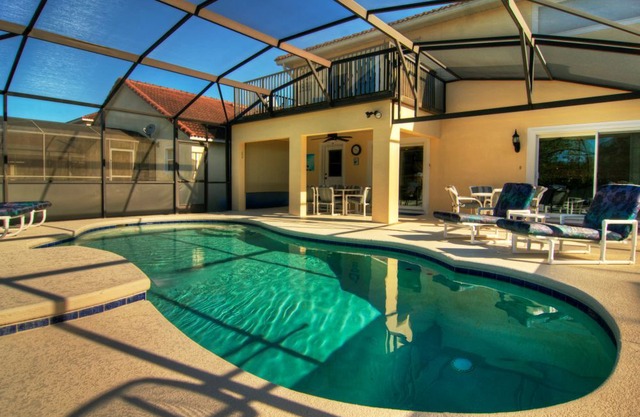Sunset Villa: Style & Comfort, huge private SW pool deck, just 10 mins to Disney