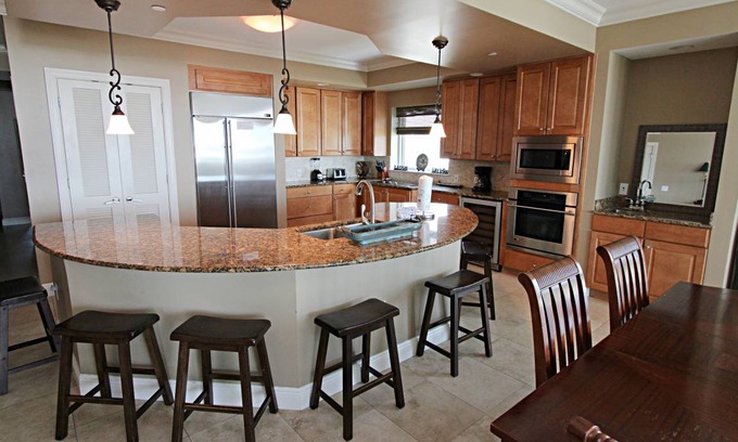 Gulf Shores Condo | 233 m² Condo ∙ 4 bedrooms ∙ 10 guests