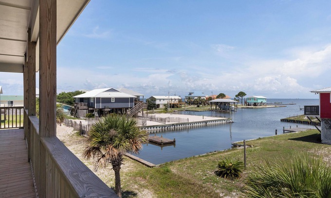 Fort Morgan Pines House | Bayfront Home with Beach Access