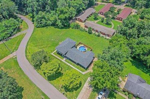 Huntsville House | Bethany B Huntsville Oasis