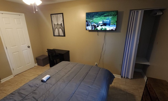 Montgomery Bed & Breakfast | Charming bed & breakfast in terrific Montgomery with WiFi, AC