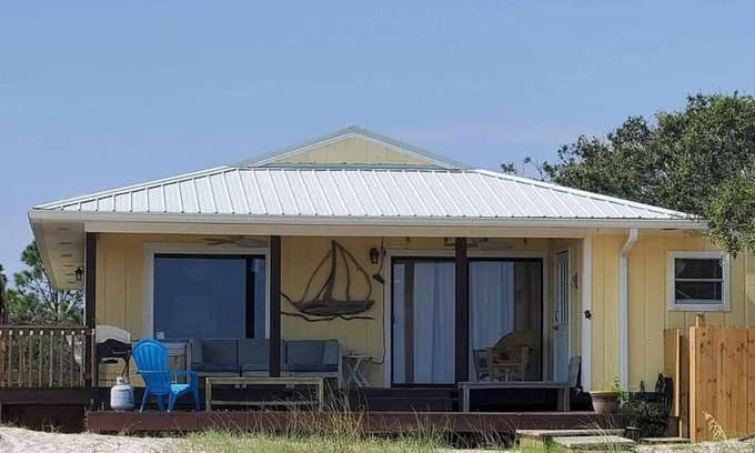 Fort Morgan House | COTTAGE ON THE SHORE! WEEKLY DISCOUNTS 30%! MONTHLY DISCOUNTS 40%!