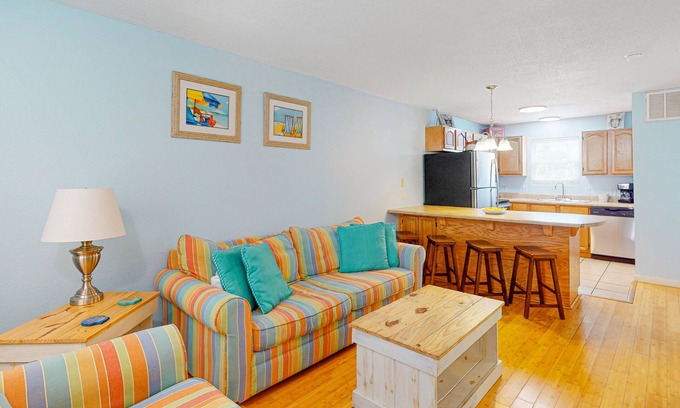 Gulf Shores Condo | Gorgeous Condo in Beachfront Location w/Shared Pool, Central AC, Free WiFi