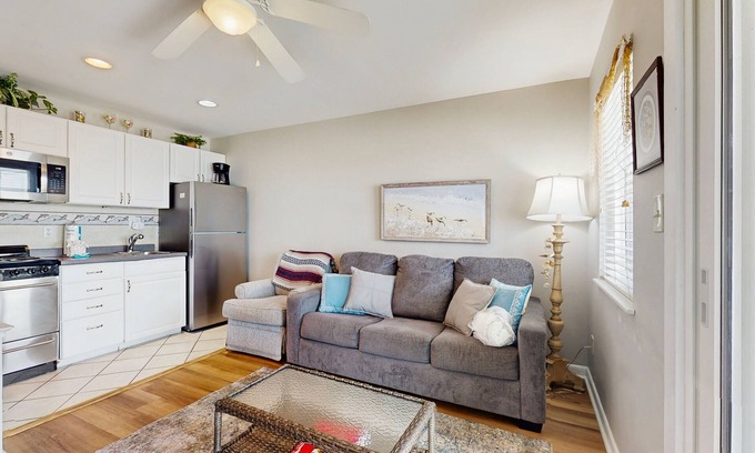 Fort Morgan Condo | Gulf-front condo on the beach with panoramic beach views & pool access