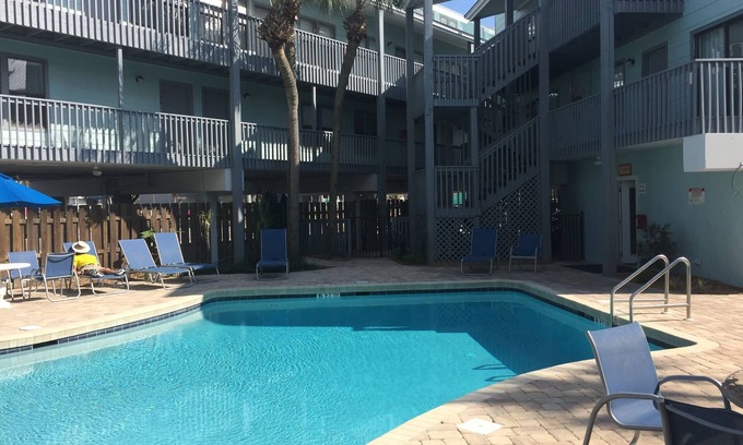 Ono Island Condo | Gulf side clean renovated two bedroom condo available fall/winter