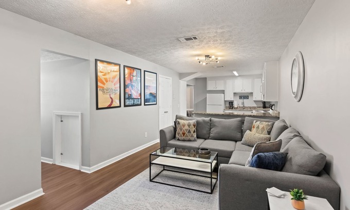 Auburn - Opelika Apartment | Magnolia Linen Company Unit 11 Downtown Auburn Across from Campus!