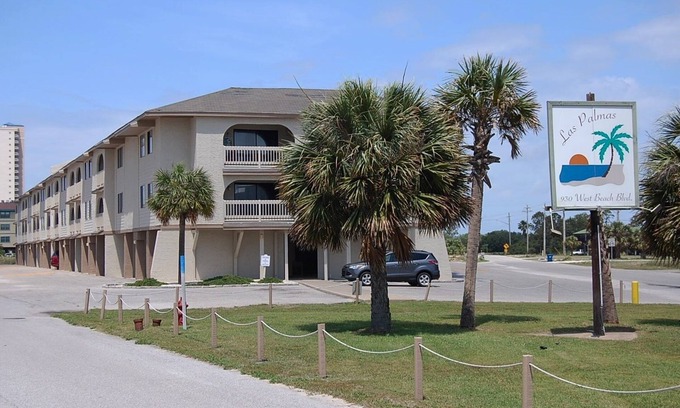 Gulf Shores Condo | Newly decorated with a beautiful view of the Lagoon!