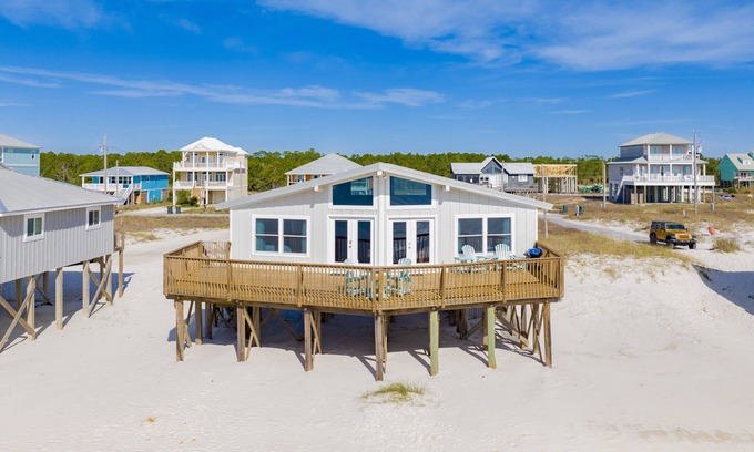 Fort Morgan House | Pelican Paradise- Direct Beachfront Charmer