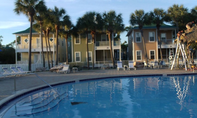 Ono Island Condo | Poolside unit! Book now for Summer 2020