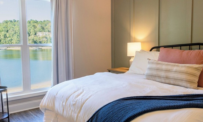 Arley House | Spacious 6-bedroom house on beautiful Lewis Smith Lake